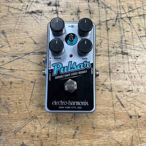 Used Electro-Harmonix Nano Pulsar Variable Shape Stereo Tremolo Guitar Pedal with Box and Paperwork - Image 2