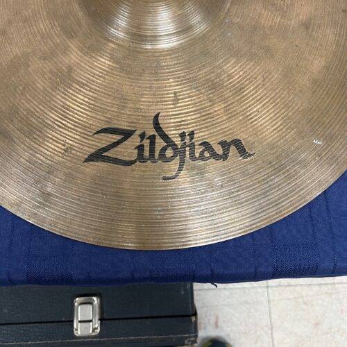 Used Zildjian ZBT 18" Crash Ride Cymbal 1412 grams - Image 4
