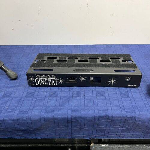 Used Voodoo Lab Dingbat Pedalboard with 5-output Guitar Pedal Power Supply - Medium 22"x 13.5" with Cables - Image 3