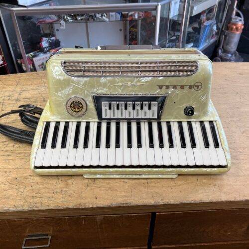 Used Lo Duca Bros. Diane Model 107 Piano Accordion Made in Italy with Case - Image 2