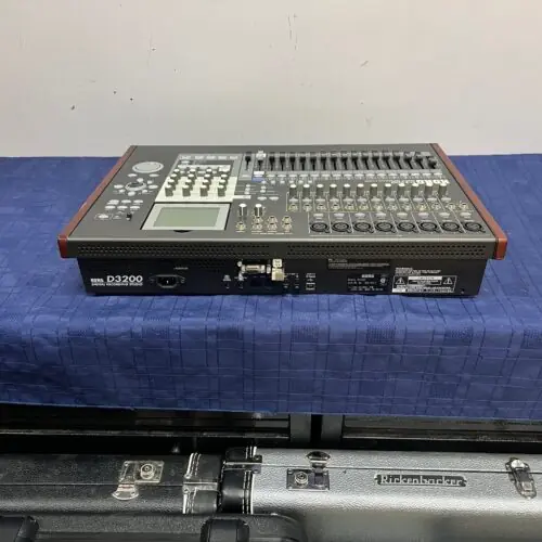 Used Korg D3200 32-track Digital Recorder with CD-RW Drive, Advanced Editing Features, and REMS Effects - Image 9
