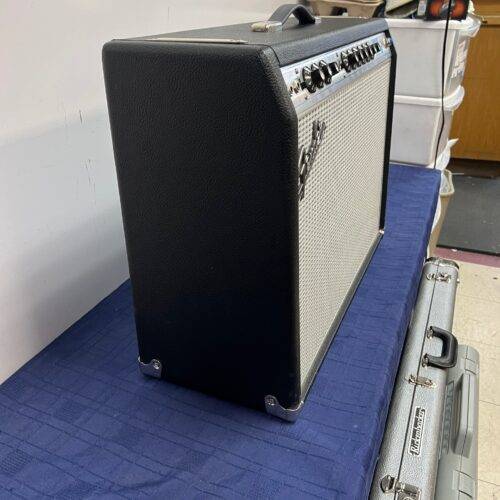 Used Fender 68 Custom Vibrolux Reverb 2x10" Tube Combo Guitar Amp Amplifier - Image 4