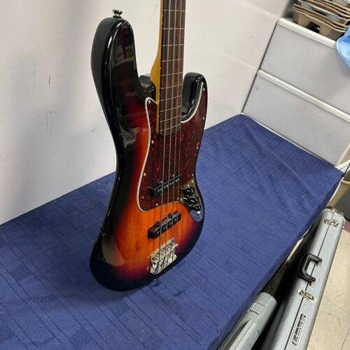 Used Squier Classic Vibe 60's Fretless 4-String Electric Bass Guitar 3-Color Sunburst Laurel Fretboard 2020 - Image 9