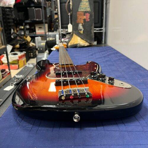 Used Squier Classic Vibe 60's Fretless 4-String Electric Bass Guitar 3-Color Sunburst Laurel Fretboard 2020 - Image 24