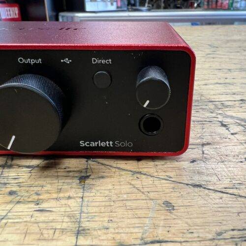 Used Focusrite Scarlett Solo 4th Gen Audio Interface with Original Box Manual Cable - Image 4