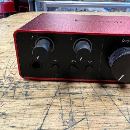 Used Focusrite Scarlett Solo 4th Gen Audio Interface with Original Box Manual Cable - Image 5