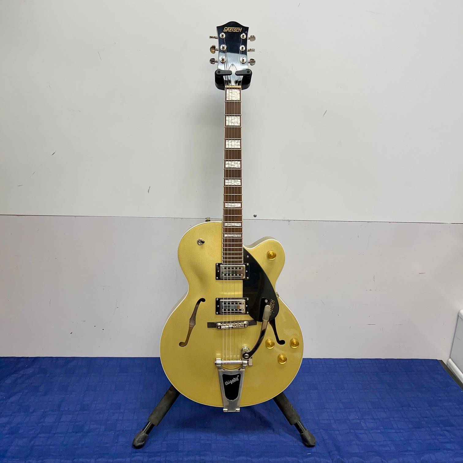 ギター Gretsch G2420T Streamliner Bigsby Gold Gretsch G2420T Streamliner Hollow Body Bigsby (Golddust) | USA