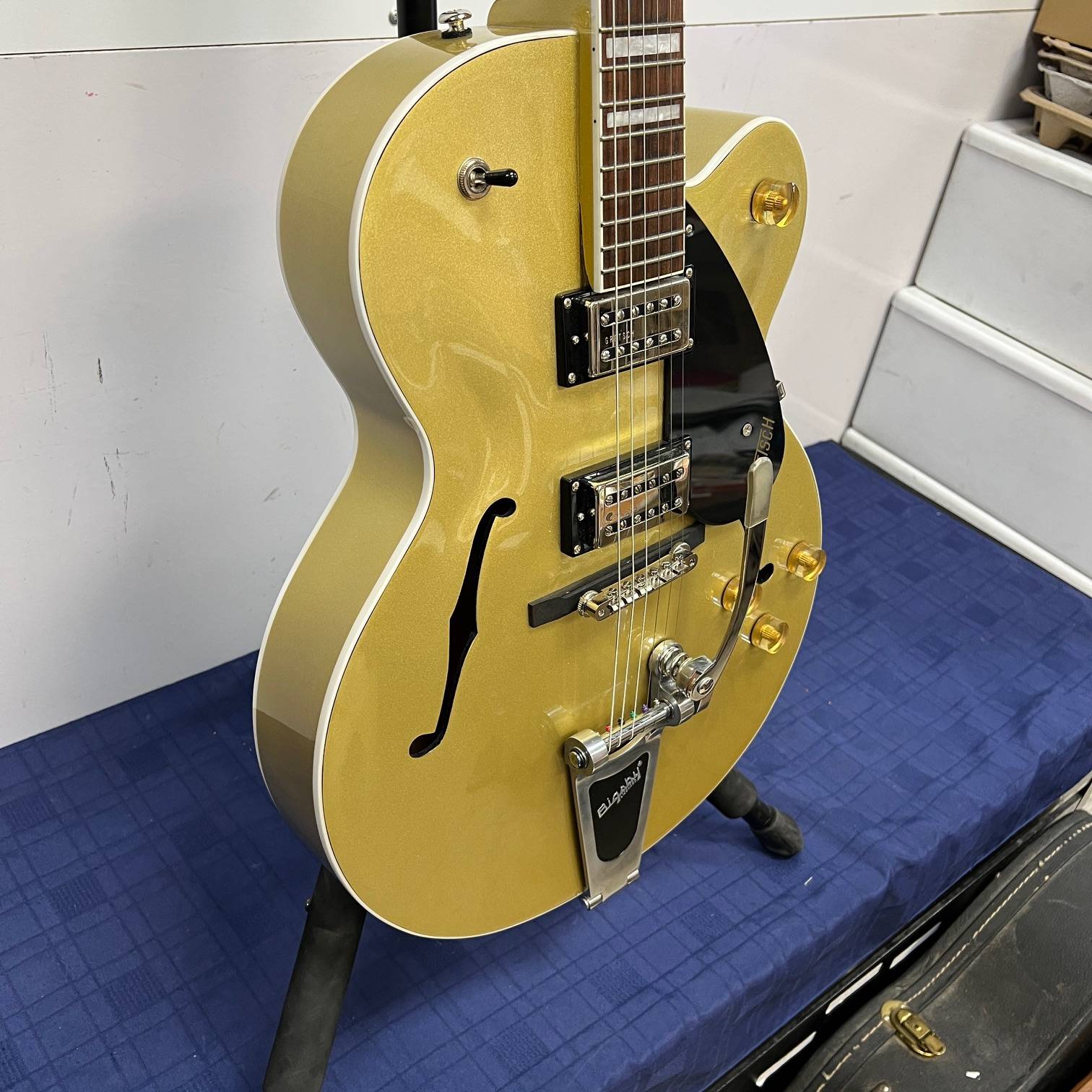 ギター Gretsch G2420T Streamliner Bigsby Gold Gretsch G2420T Streamliner Hollow Body Bigsby (Golddust) | USA