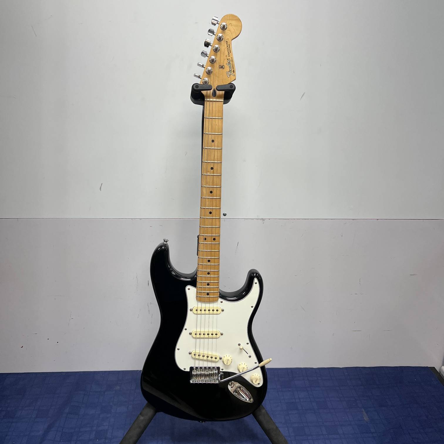 Used Fender Standard Strat Stratocaster Electric Guitar Made in Mexico 2007 Noiseless Pickups