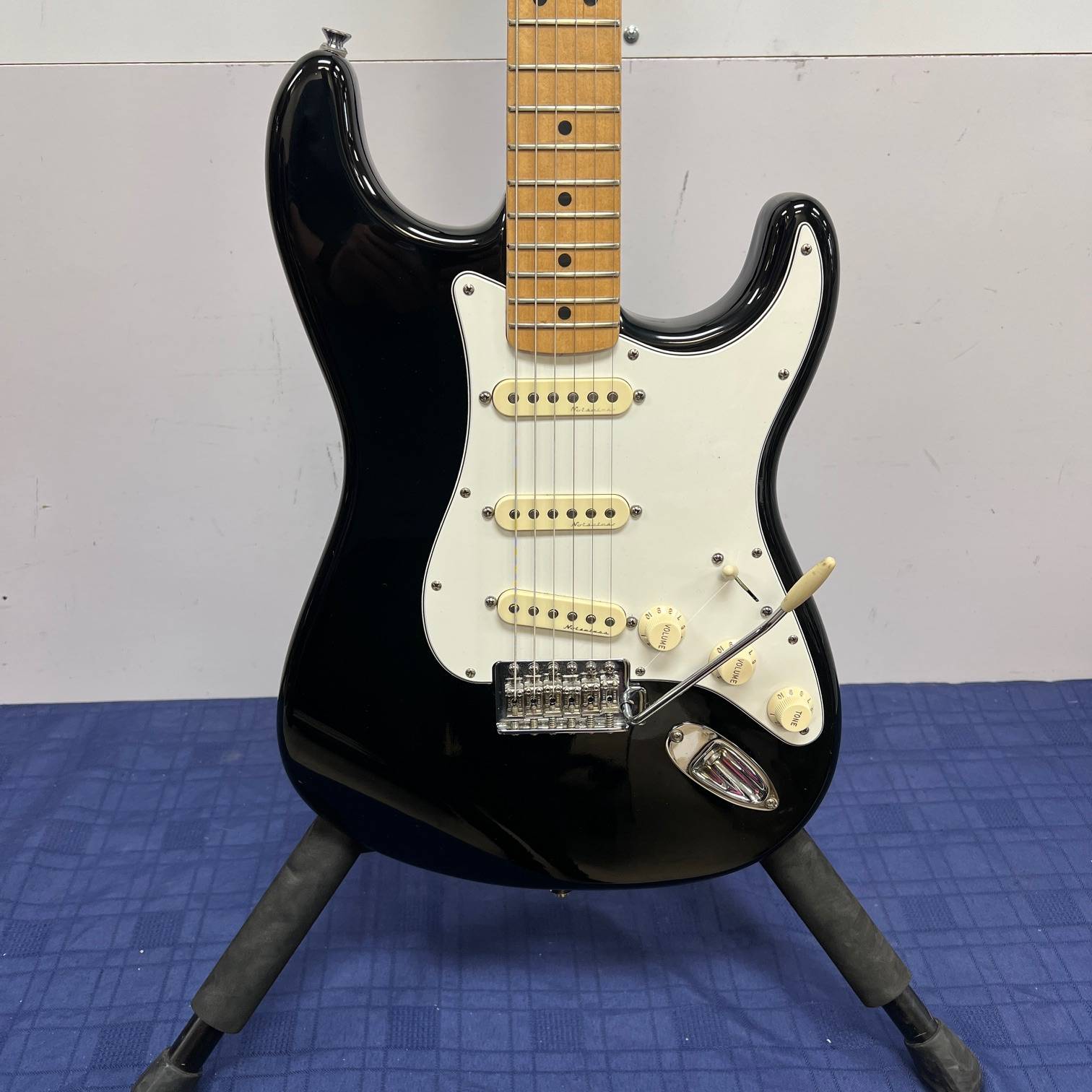 Used Fender Standard Strat Stratocaster Electric Guitar Made in Mexico 2007 Noiseless Pickups - Image 8