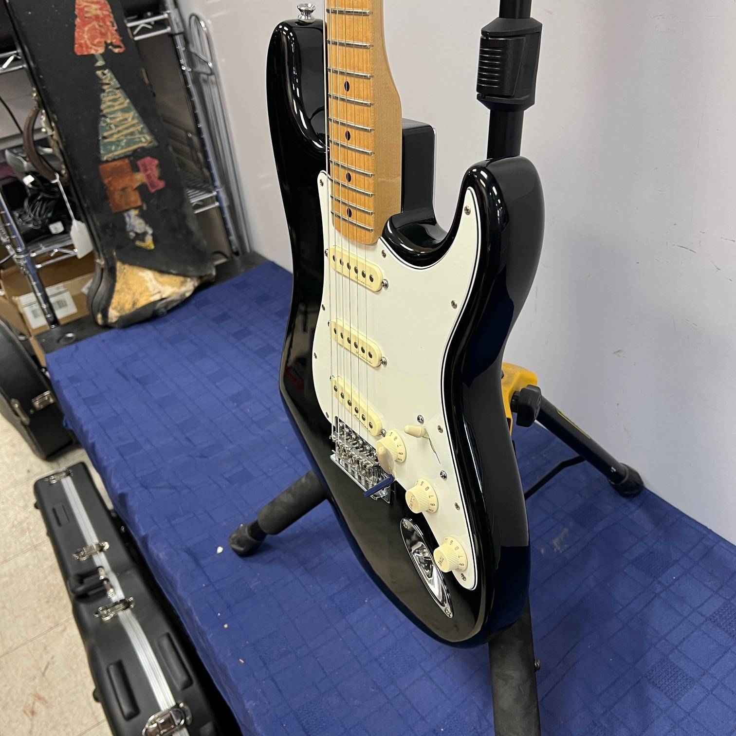 Used Fender Standard Strat Stratocaster Electric Guitar Made in Mexico 2007 Noiseless Pickups - Image 12