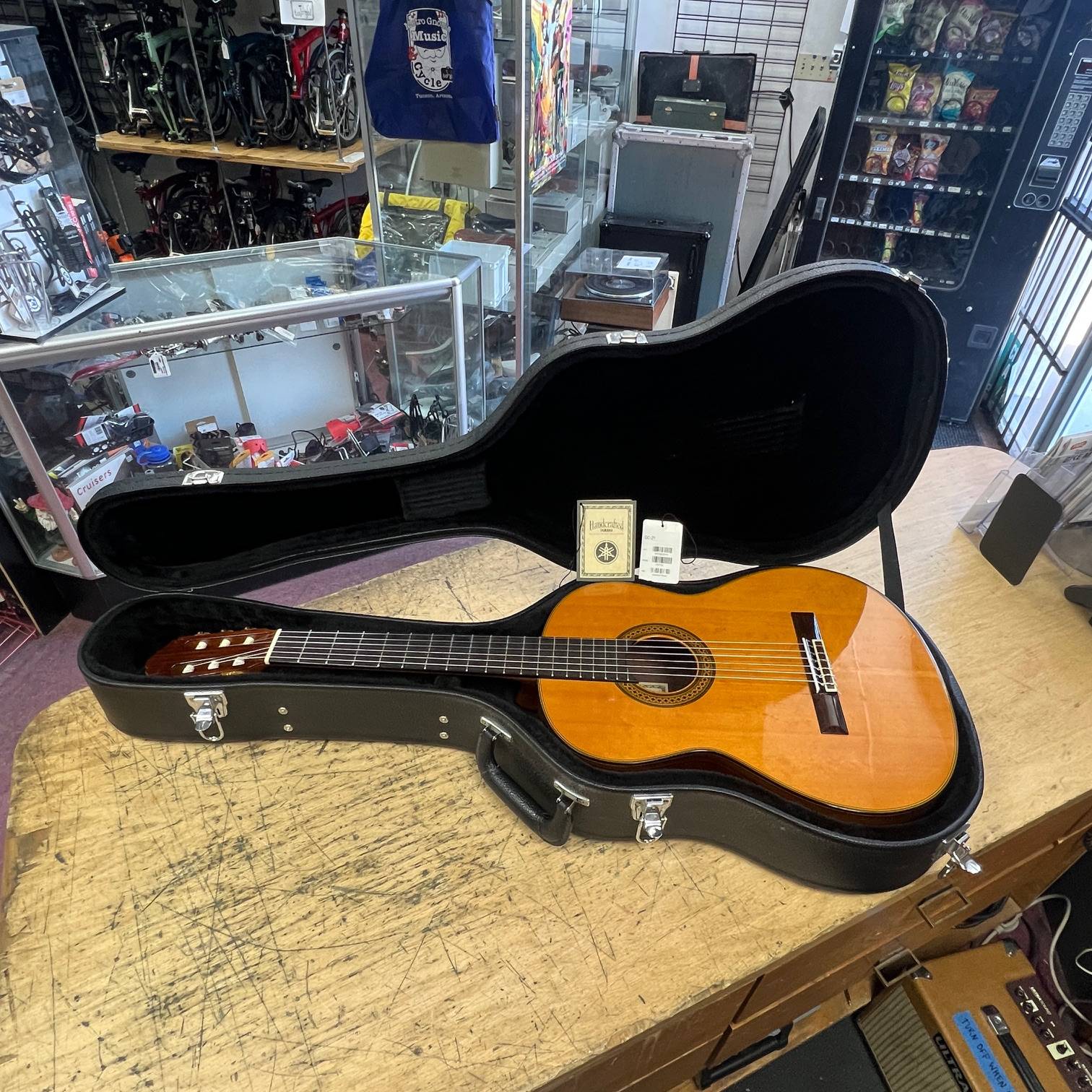 Used Yamaha Grand Concert GC-21 Classical Guitar with Case Made in Japan