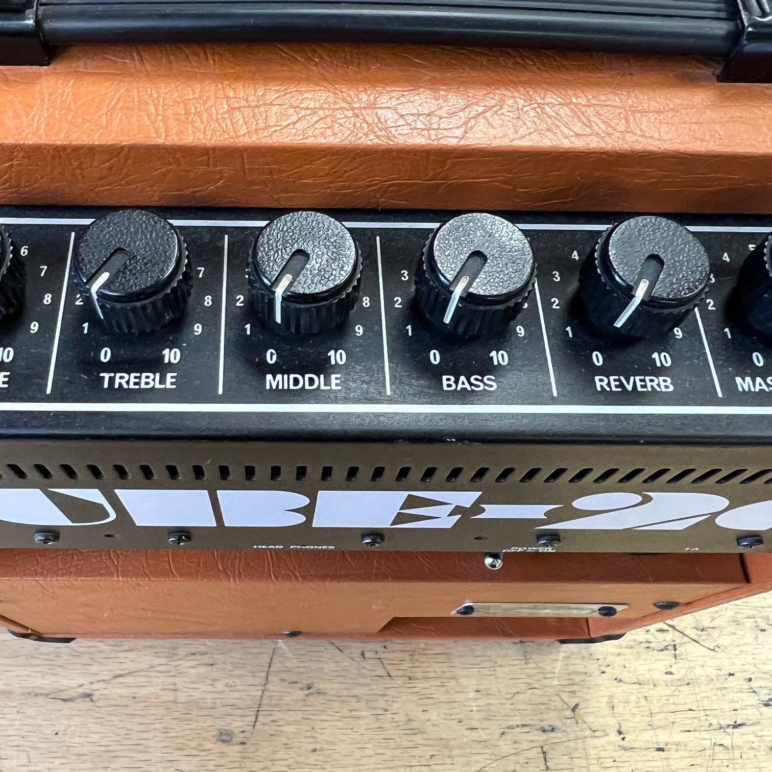 Vintage Roland Cube 20 Guitar Combo Amp Amplifier Made in Japan - Image 7