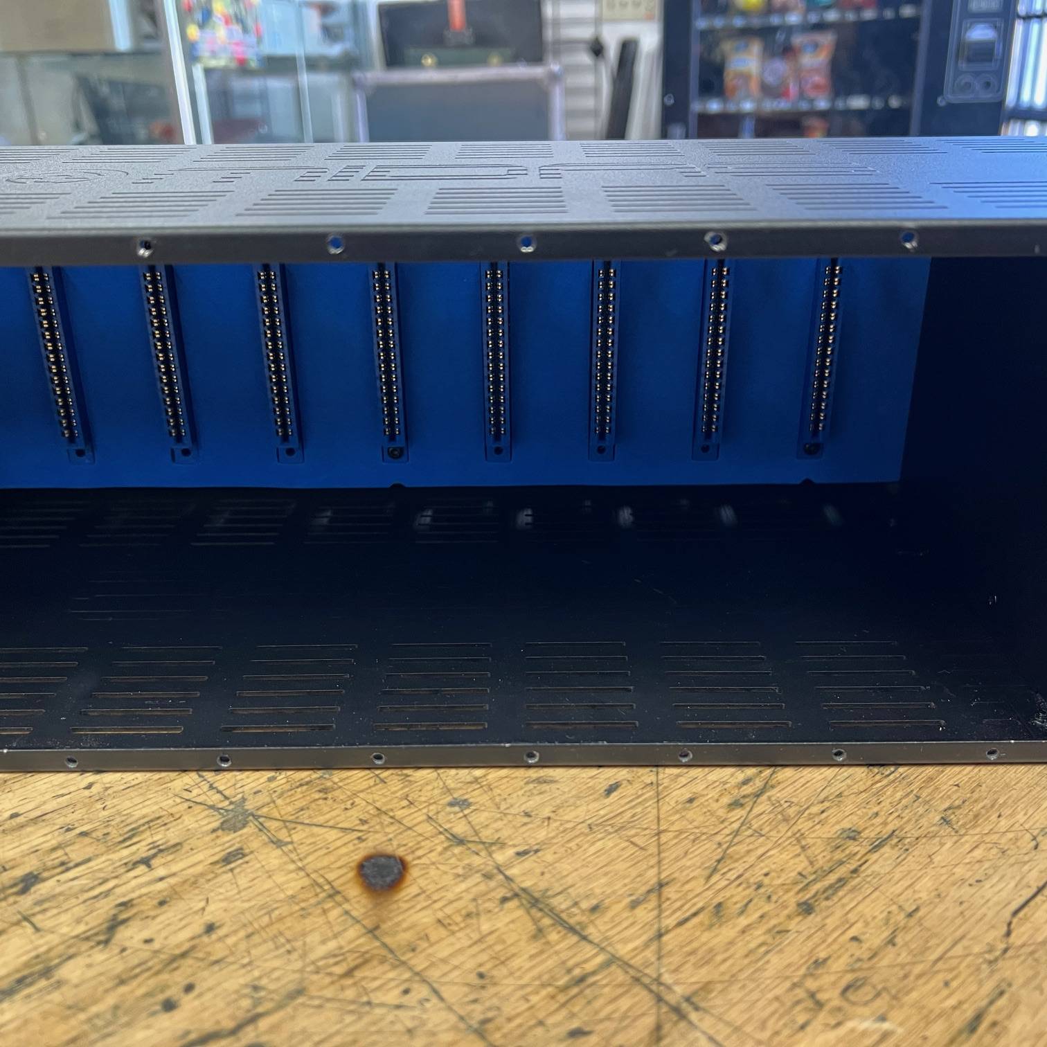 Used Midas L10 10-slot 500 Series Rackmount Chassis - Image 3