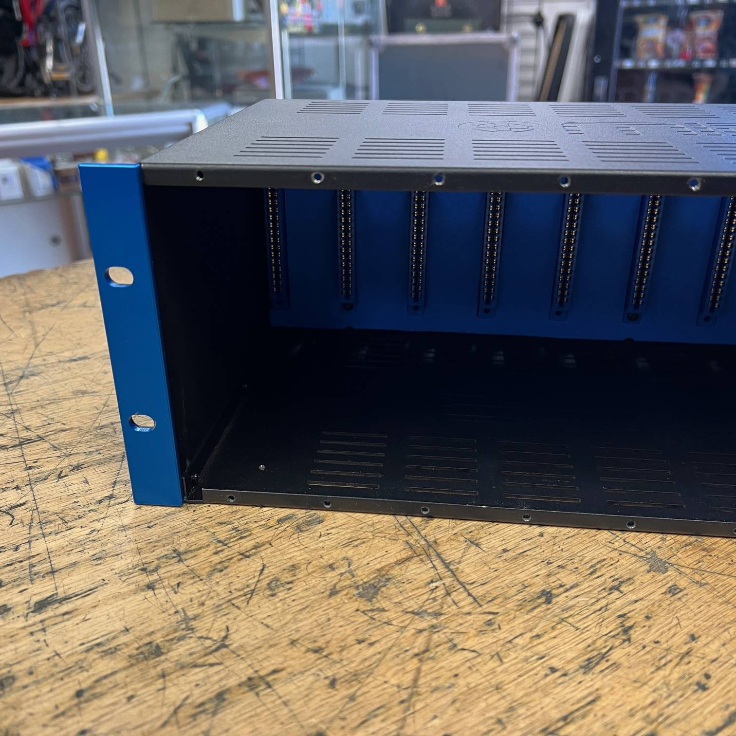 Used Midas L10 10-slot 500 Series Rackmount Chassis - Image 4