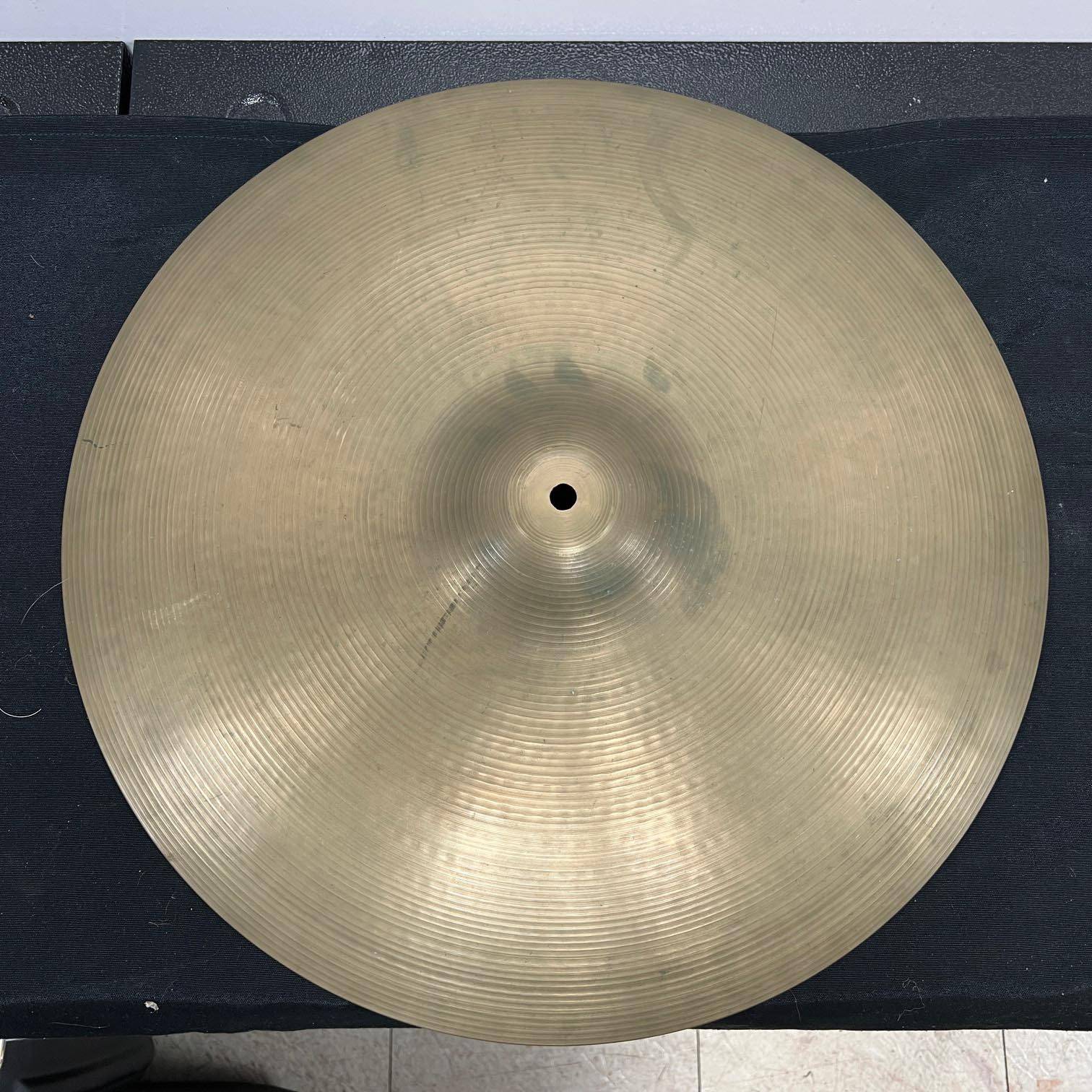 Used Zildjian A Avedis 20" Ride Cymbal 2055 grams