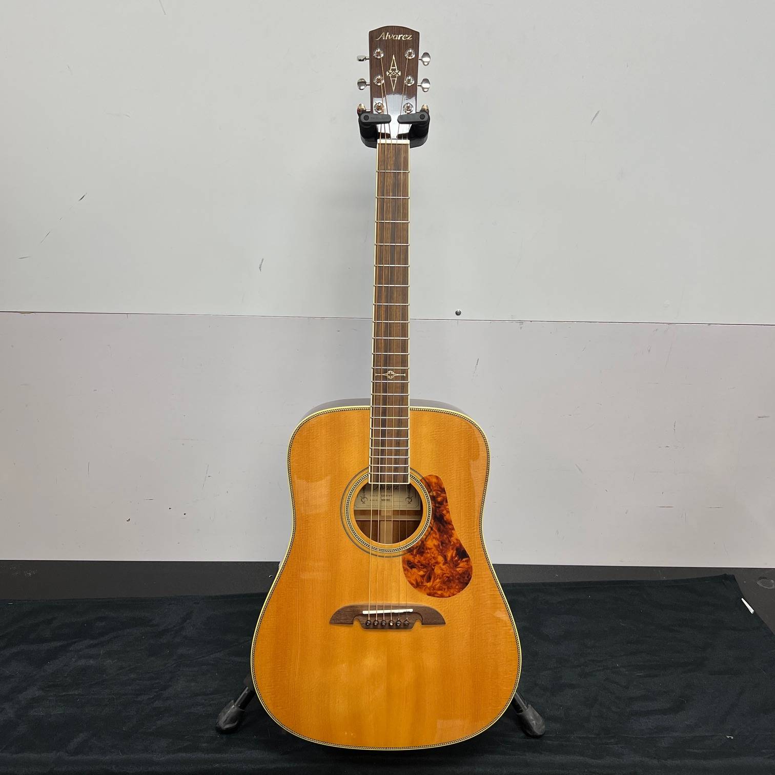Used Alvarez MD60BG Masterworks 60 Dreadnought Bluegrass Acoustic Guitar with Case - Image 2