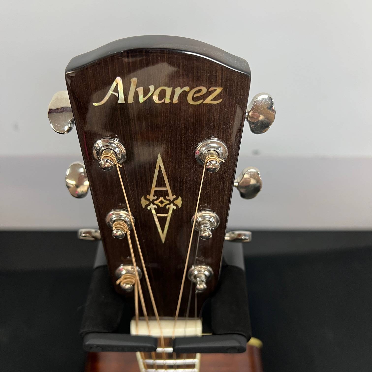 Used Alvarez MD60BG Masterworks 60 Dreadnought Bluegrass Acoustic Guitar with Case - Image 3