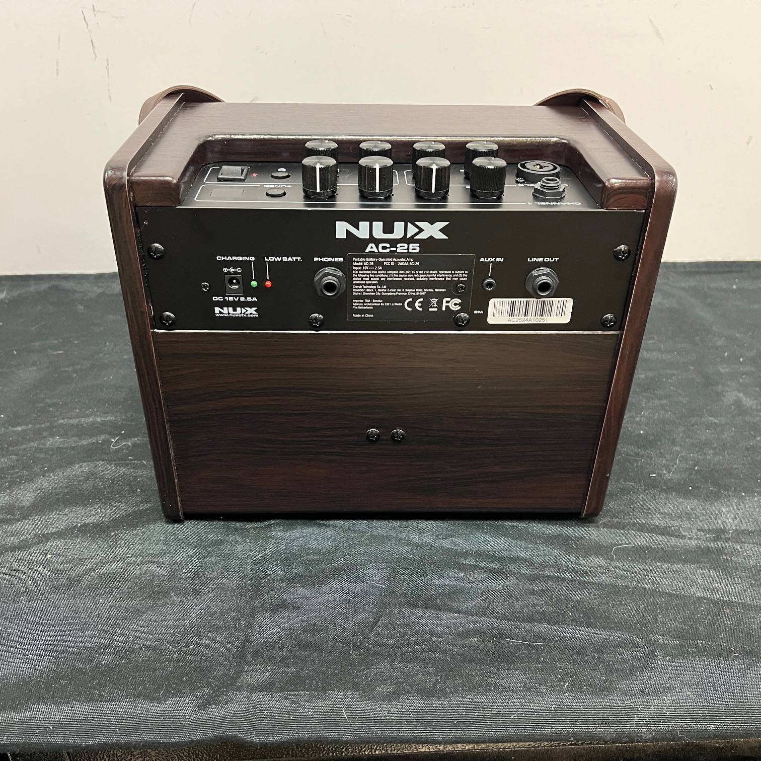 Used NUX AC-25 25-watt 1 x 6.5-inch Acoustic Guitar Combo Amp with Rechargeable Battery - Image 8