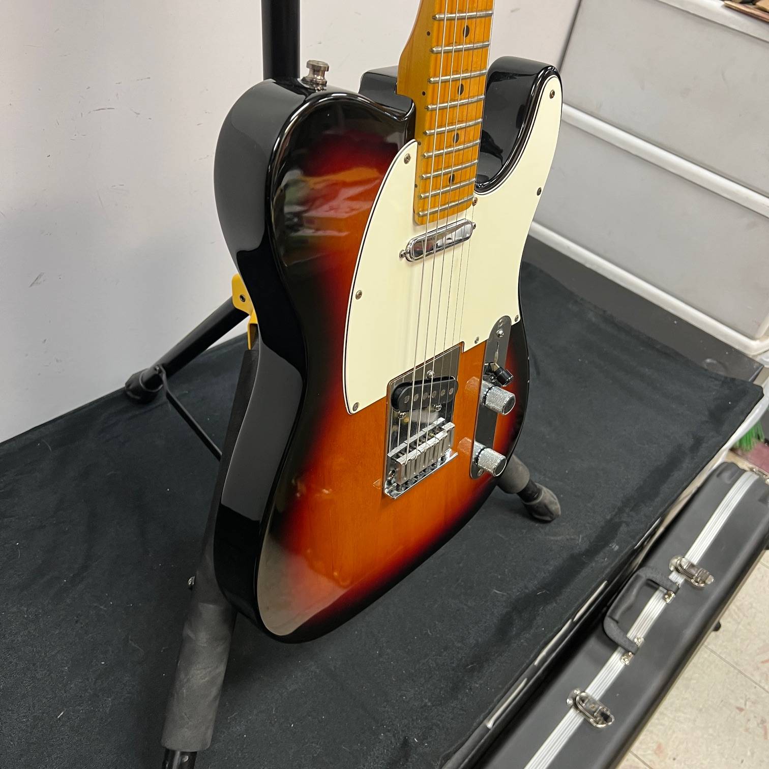 Used Fender Standard Tele Telecaster Electric Guitar with Case Made in the USA 2000 3 Color Sunburst - Image 12
