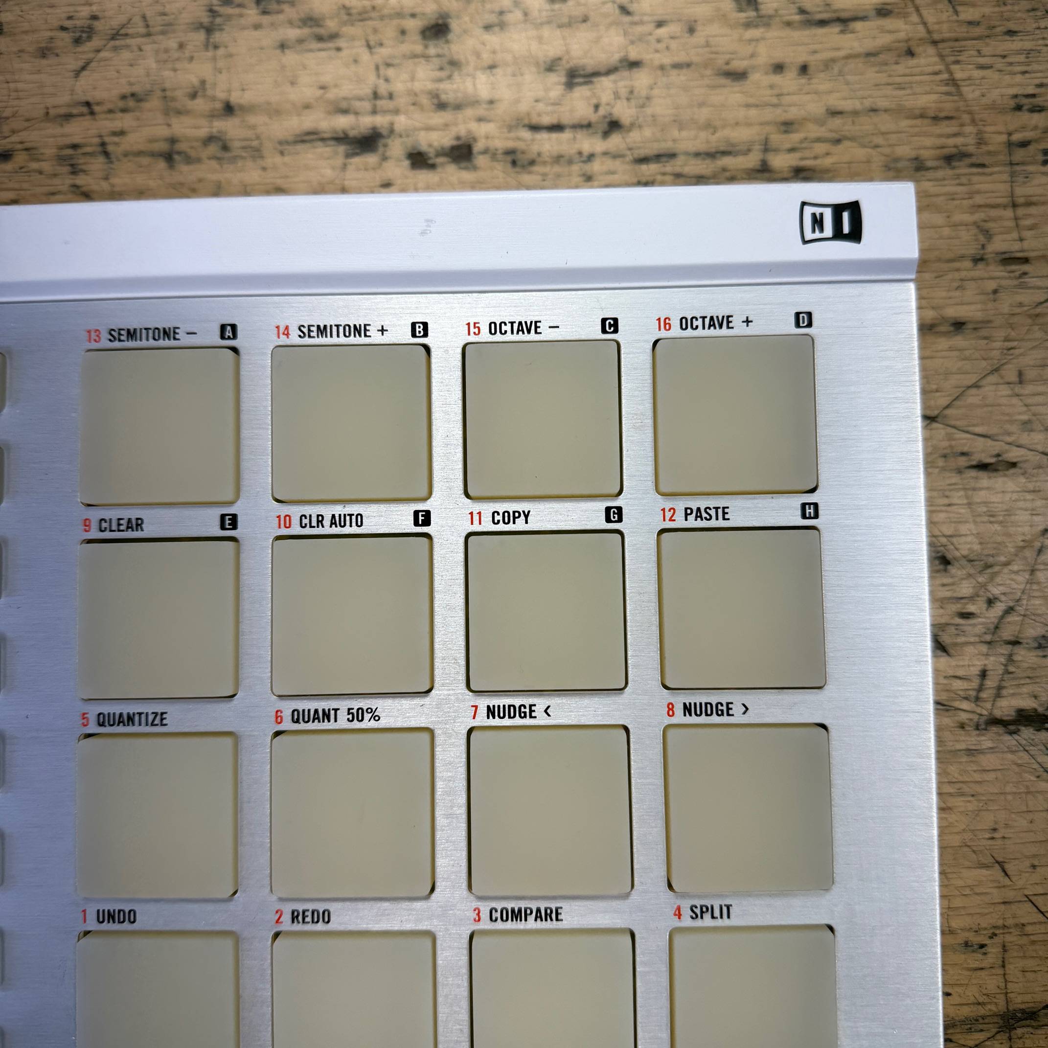 Used Native Instruments Maschine Mikro MKII White MIDI Controller - Image 3