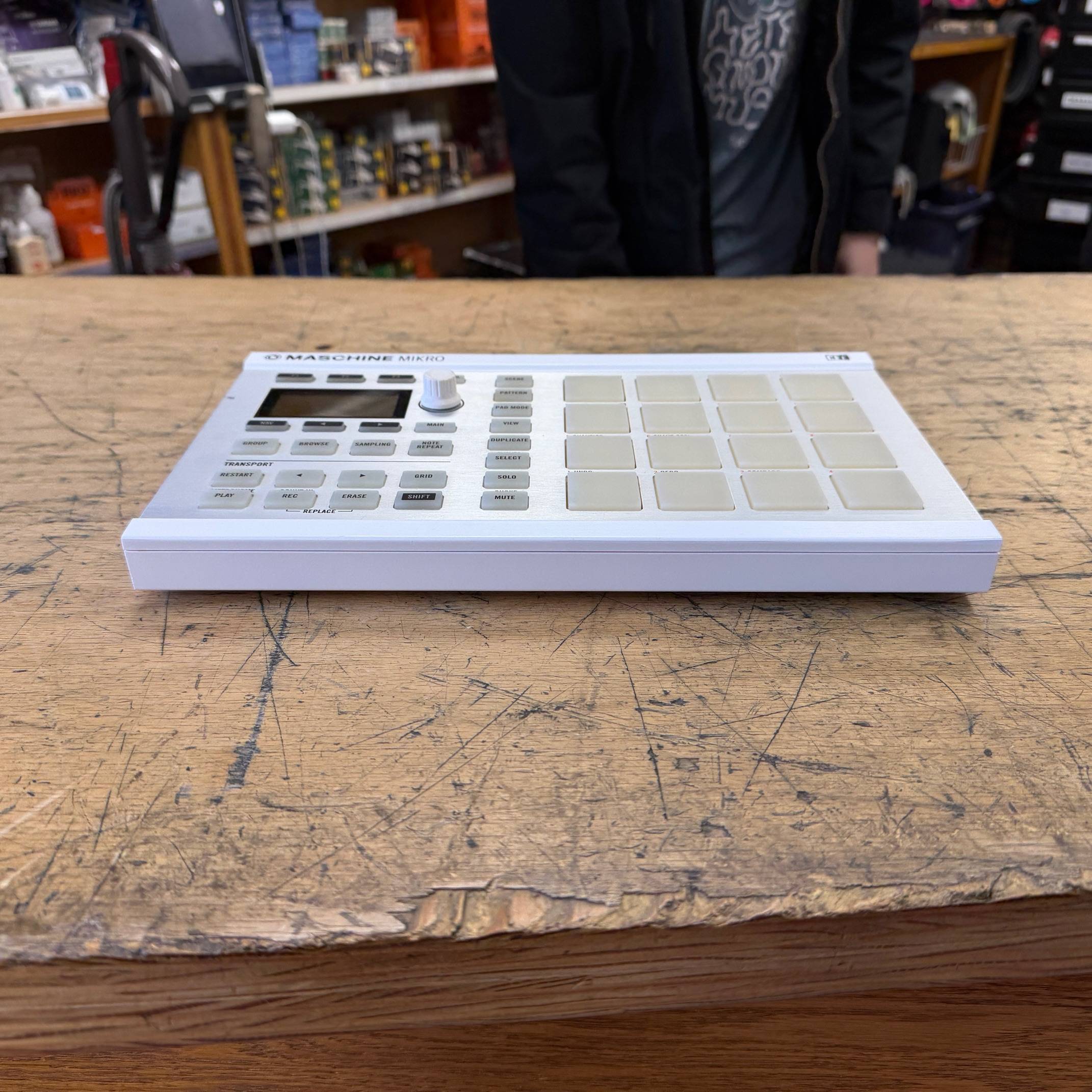 Used Native Instruments Maschine Mikro MKII White MIDI Controller - Image 4