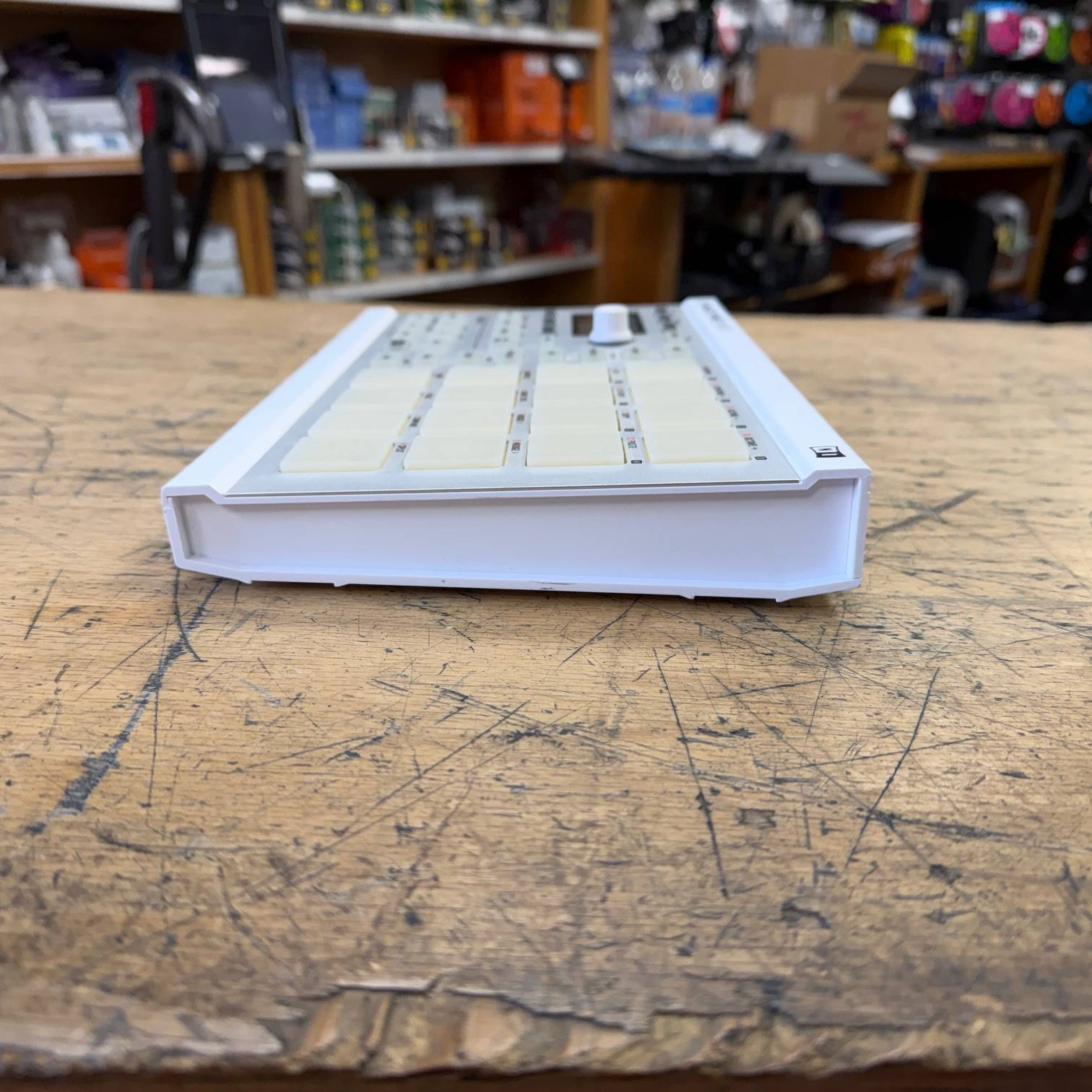 Used Native Instruments Maschine Mikro MKII White MIDI Controller - Image 6