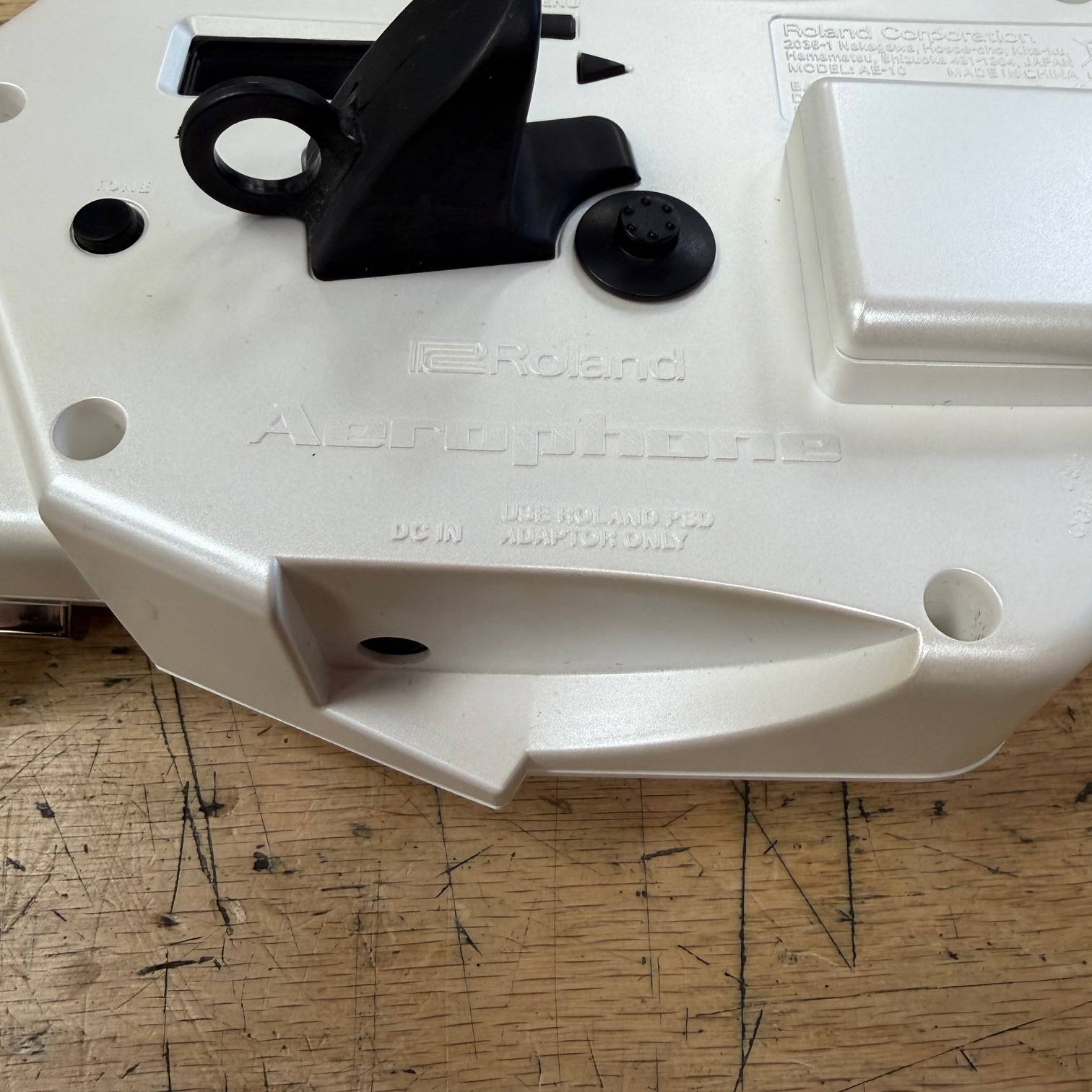 Used Roland Aerophone AE-10 Digital Wind Instrument White with Case and AC Adapter - Image 13