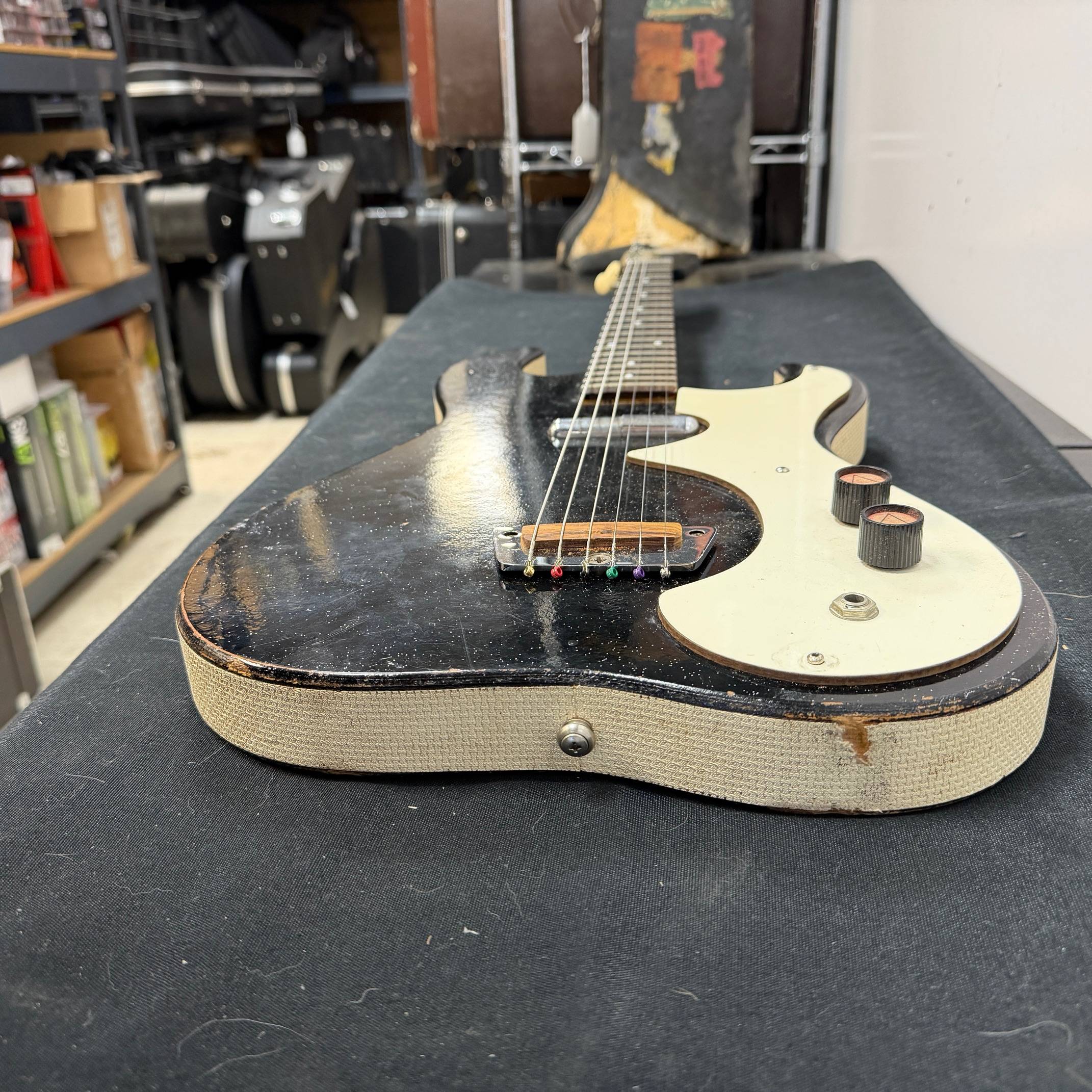 Vintage Silvertone Model 1448 Electric Guitar and Tube Amp Amplifier Case 1960's - Image 4