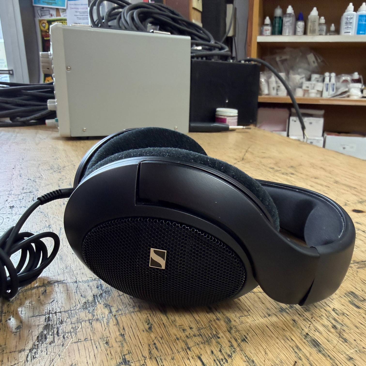 Used Sennheiser HD 560S Open-back Audiophile Headphones with box - Image 4