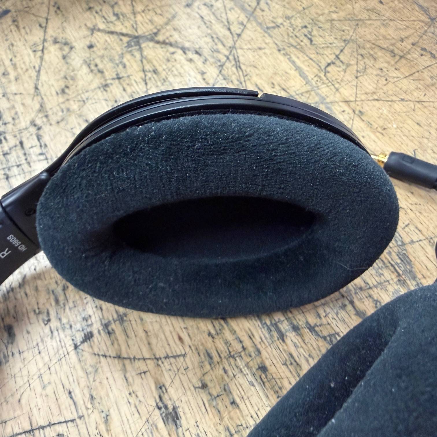 Used Sennheiser HD 560S Open-back Audiophile Headphones with box - Image 6