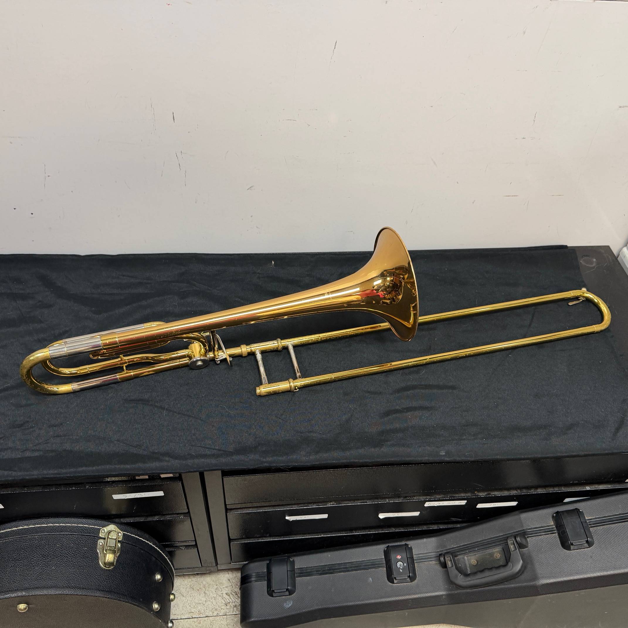Used Yamaha YSL-448G Intermediate Bb/F Tenor Trombone with Original Case Mouthpiece Just Serviced - Image 2