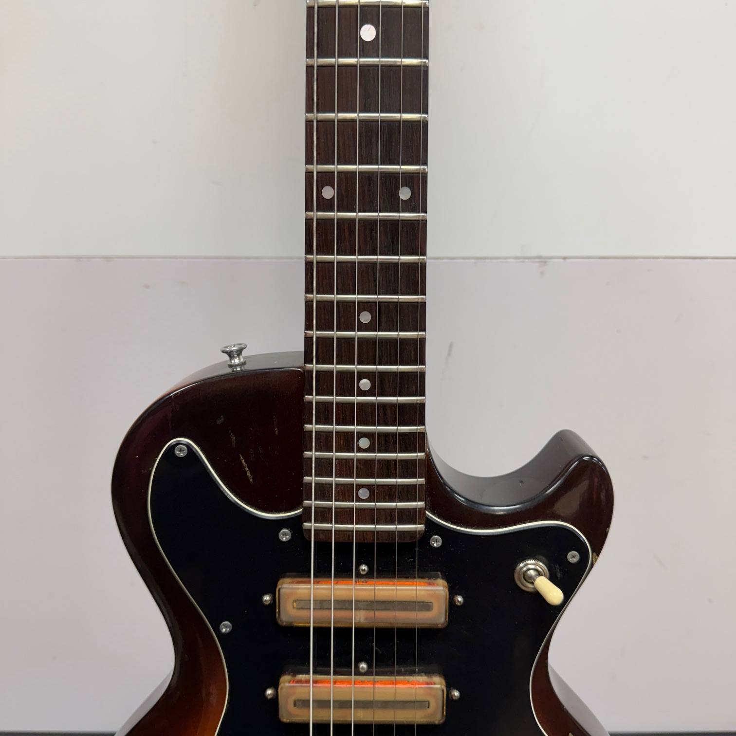 Vintage Gibson S-1 Electric Guitar with Gibson Hard Case 1970's Sunburst - Image 7