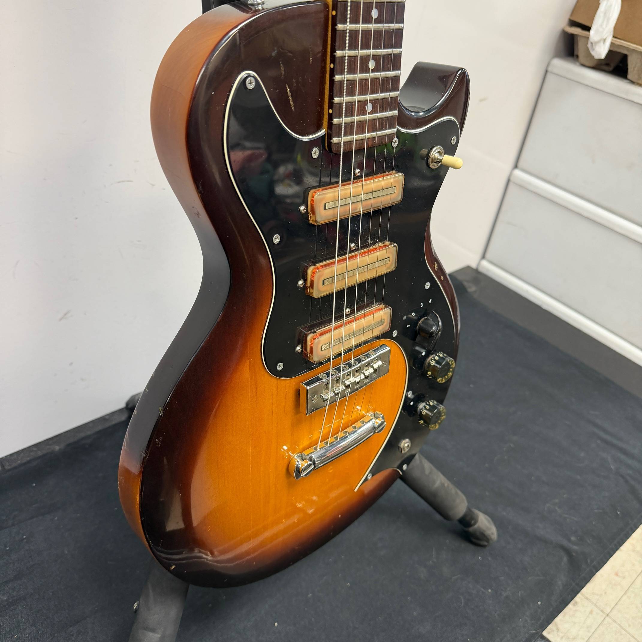 Vintage Gibson S-1 Electric Guitar with Gibson Hard Case 1970's Sunburst - Image 14