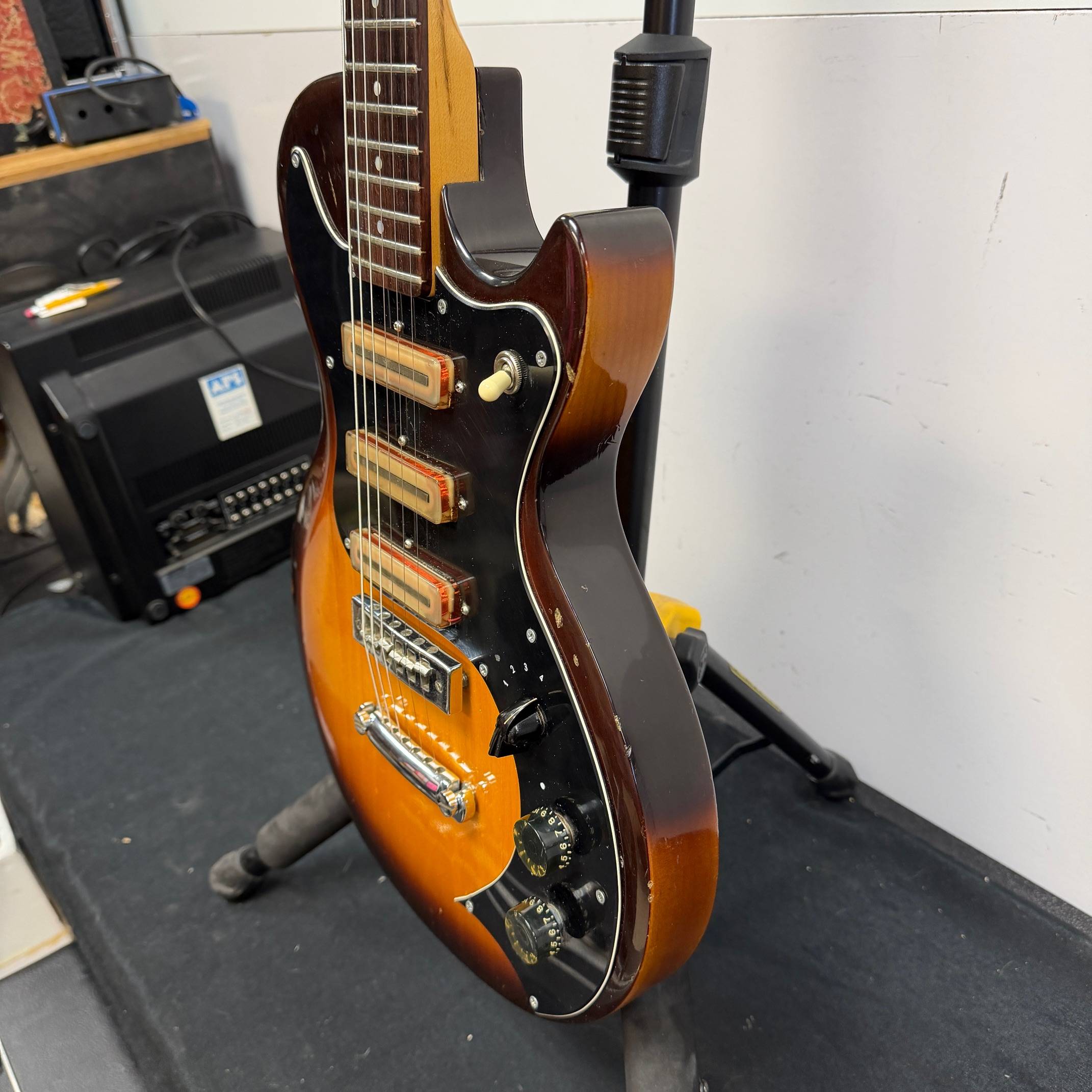 Vintage Gibson S-1 Electric Guitar with Gibson Hard Case 1970's Sunburst - Image 15