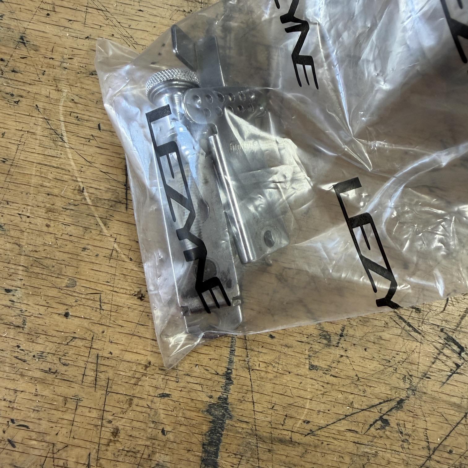 Vintage 1967 Ludwig 14"x5" Chrome over Brass Snare Drum Keystone Badge No. 400? Supraphonic? - Image 3