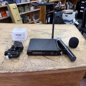 Used Shure SLX4 H19 Freq: 542Mhz-572Mhz Wireless Microphone System with SM58 Microphone