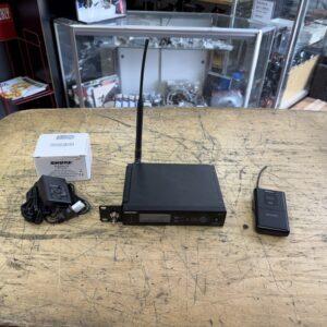 Used Shure SLX4 H19 Freq: 542Mhz-572Mhz Wireless Microphone System with SLX1 Body Pack