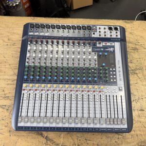 Used Soundcraft Signature 16 16-input Mixing Board 16-Channel Analog USB Mixer with Effects