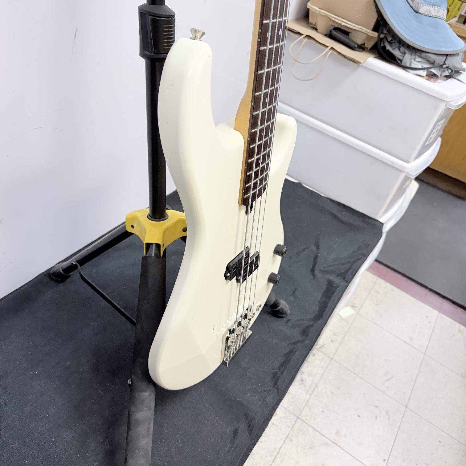 Vintage Yamaha BB200 4-String Active Electric Bass Guitar with EMG Leland Sklar Signature Pickups - Image 16