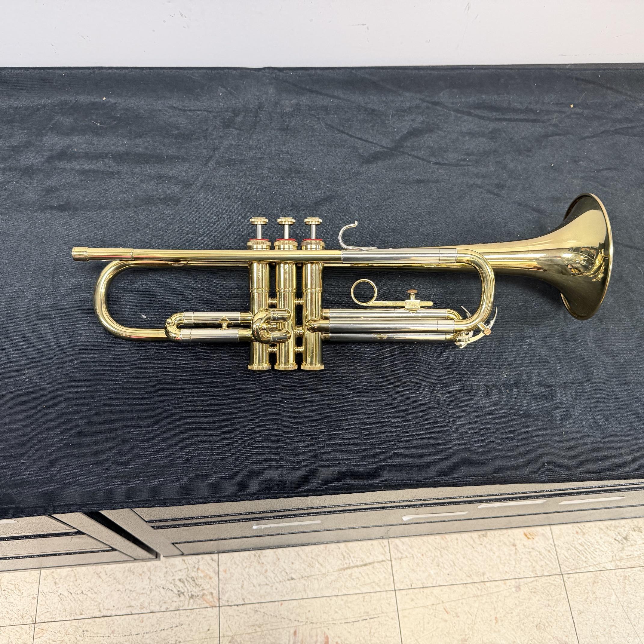 Vintage 1975 Reynolds Medalist Bb Trumpet with Original Case and Mouthpiece Just Serviced - Image 2