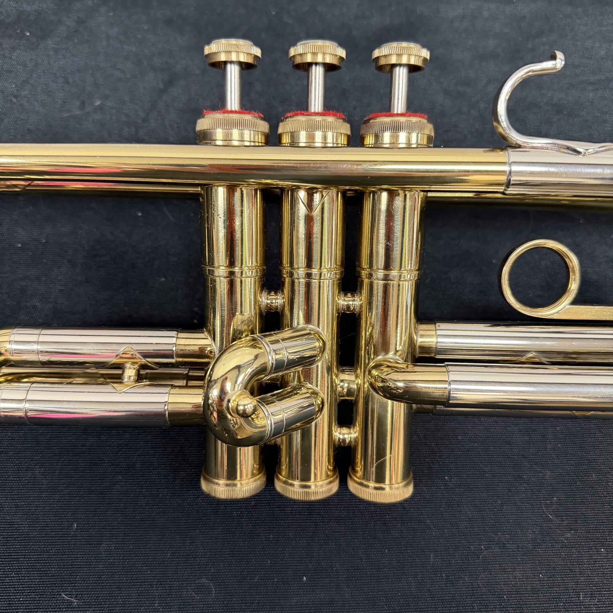 Vintage 1975 Reynolds Medalist Bb Trumpet with Original Case and Mouthpiece Just Serviced - Image 4