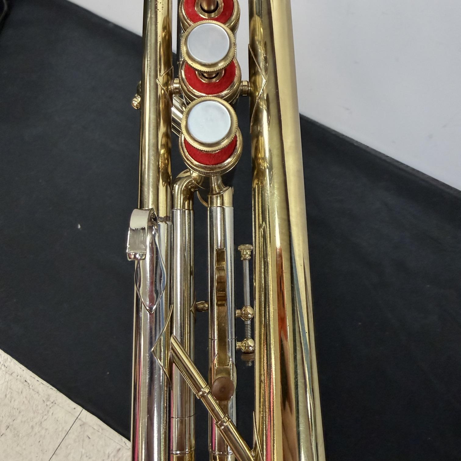 Vintage 1975 Reynolds Medalist Bb Trumpet with Original Case and Mouthpiece Just Serviced - Image 9
