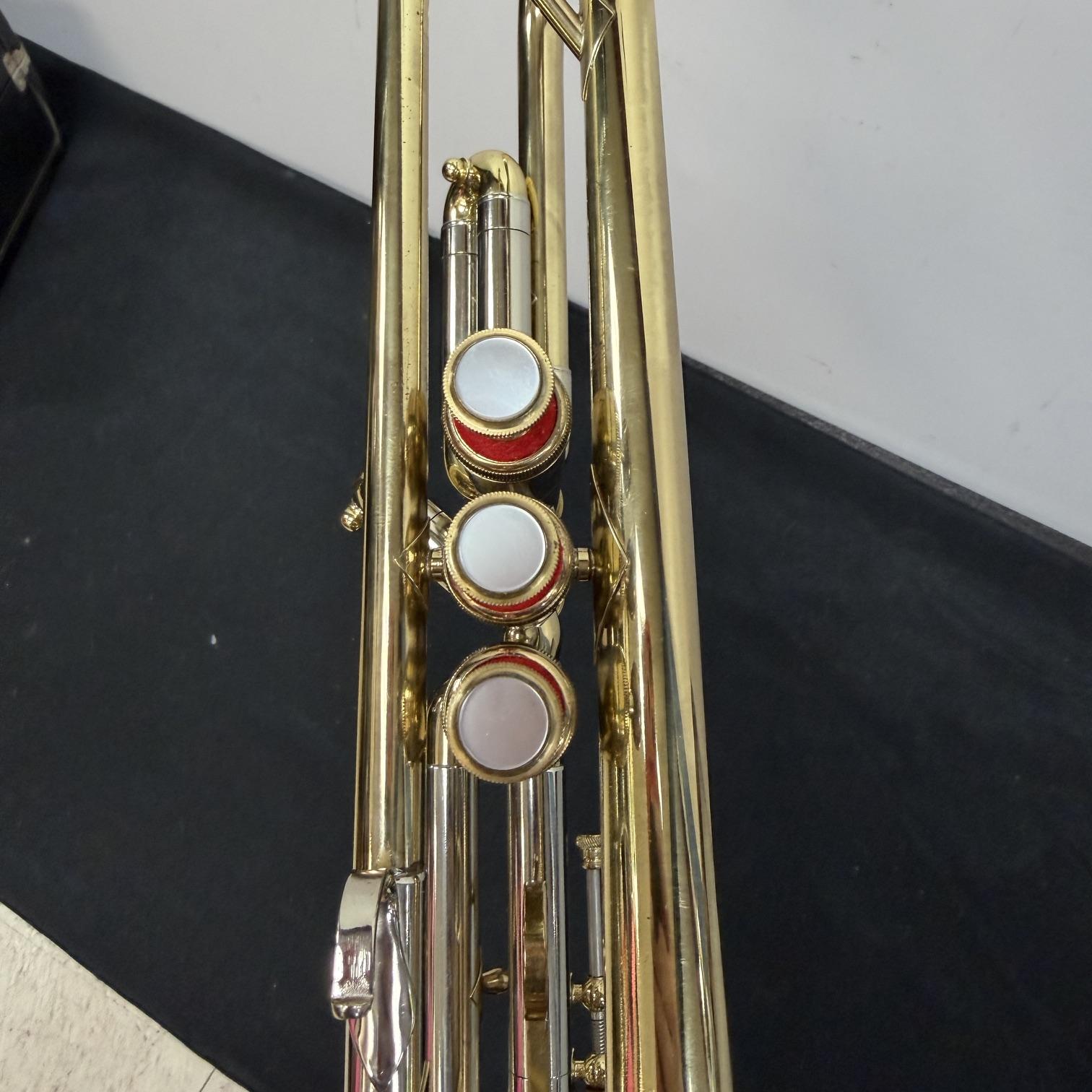 Vintage 1975 Reynolds Medalist Bb Trumpet with Original Case and Mouthpiece Just Serviced - Image 10