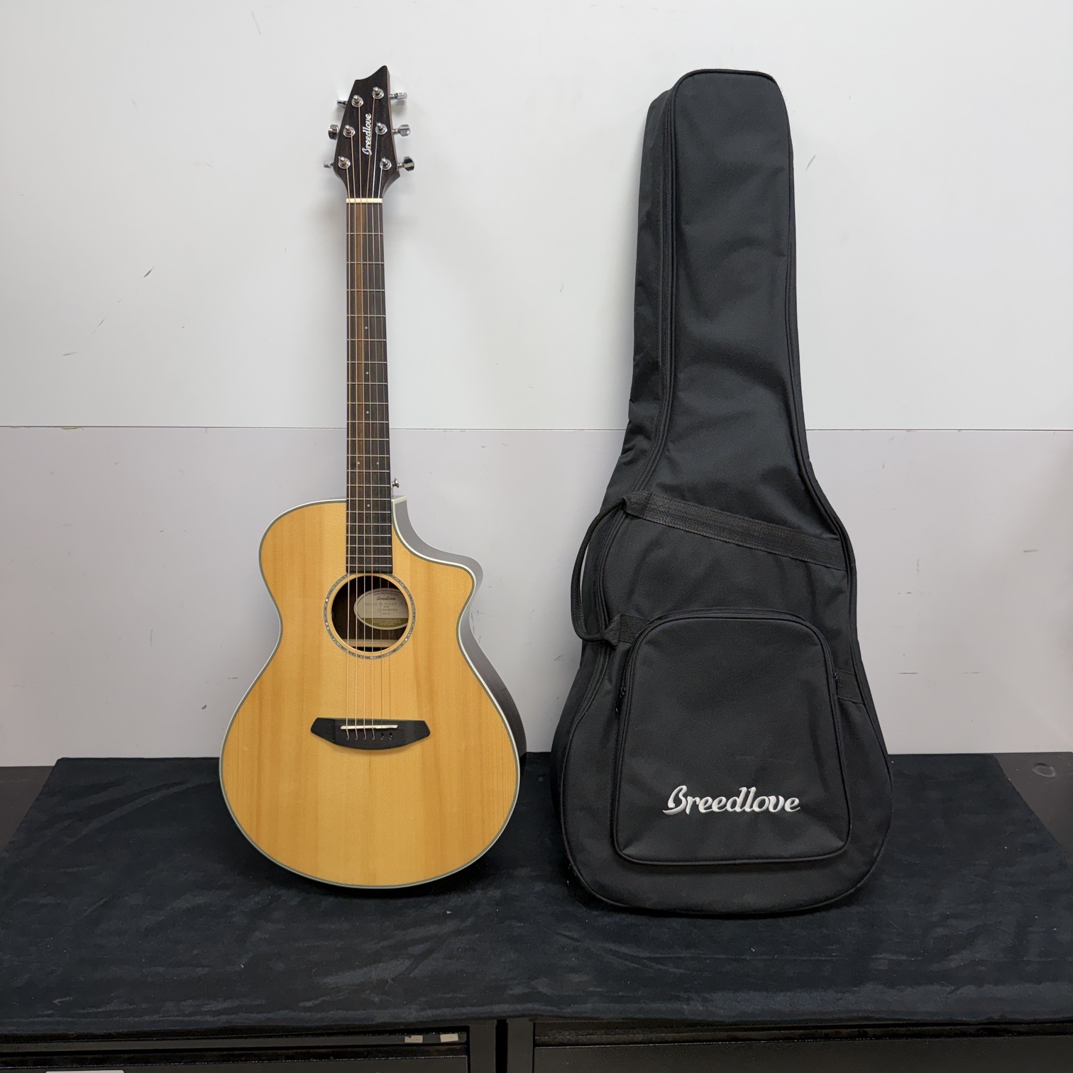 Used Breedlove Pursuit EX Concert CE SE Acoustic Electric Guitar with Gig Bag