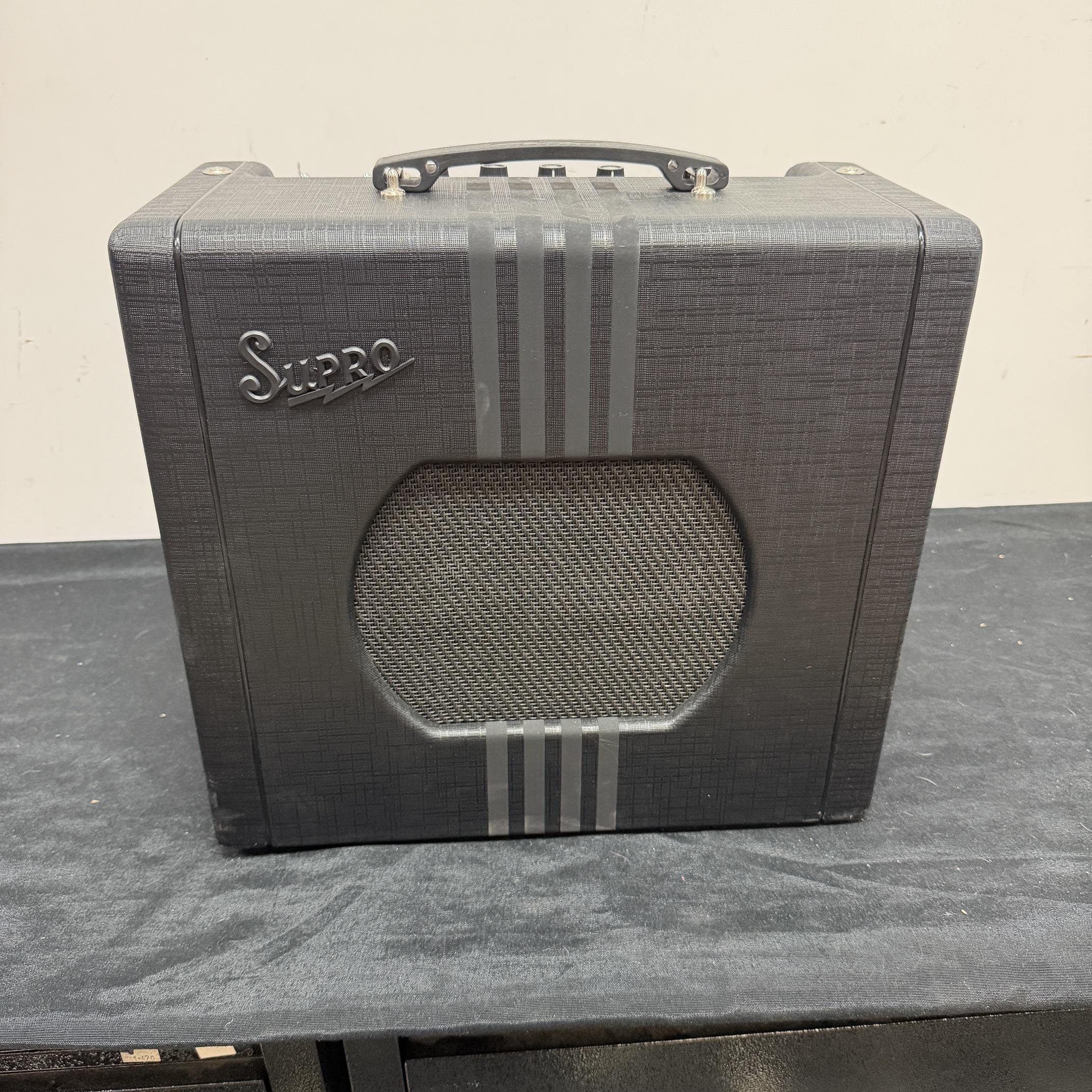 Used Supro 1820R Delta King 10 1x10 5W Tube Guitar Combo Amp Regular Black with Manual