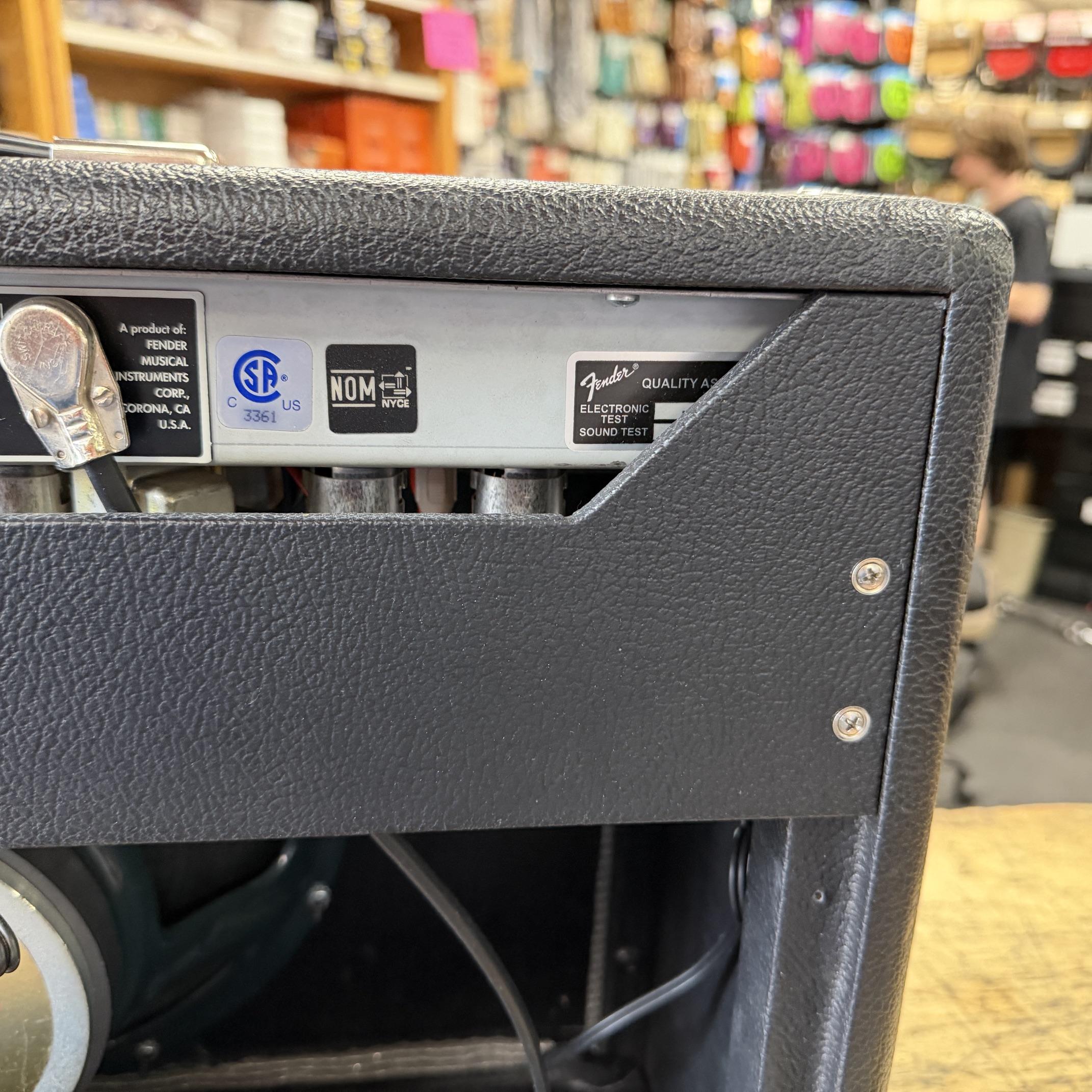 Used Fender 65 DELUXE REVERB Reissue Tube Guitar Amp Amplifier with Footswitch & Cover 2013 - Image 12