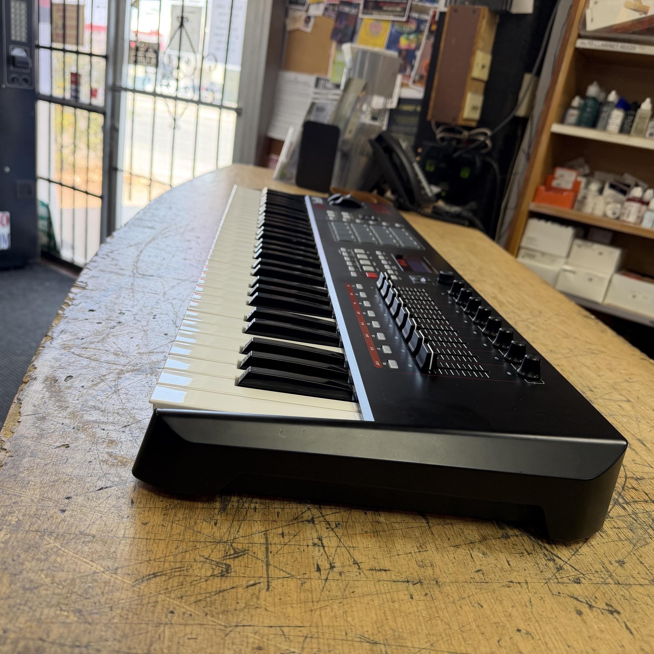 Used AKAI Professional MPK261 61-key Keyboard MIDI Controller - Image 5