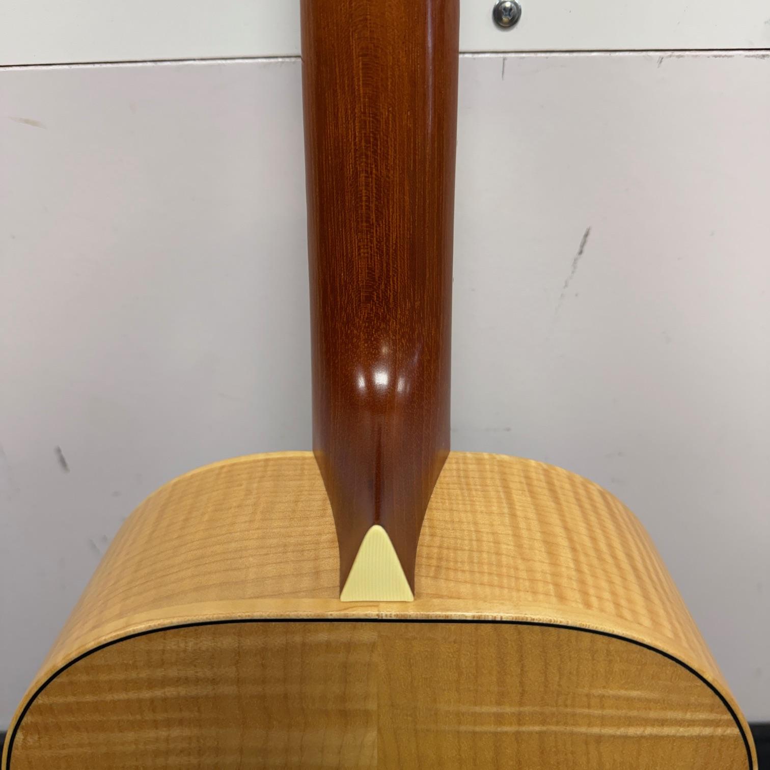 Used Larrivee O-01 Parlor Guitar Maple Special Edition Acoustic Guitar with Case Flame Maple 2003 - Image 17