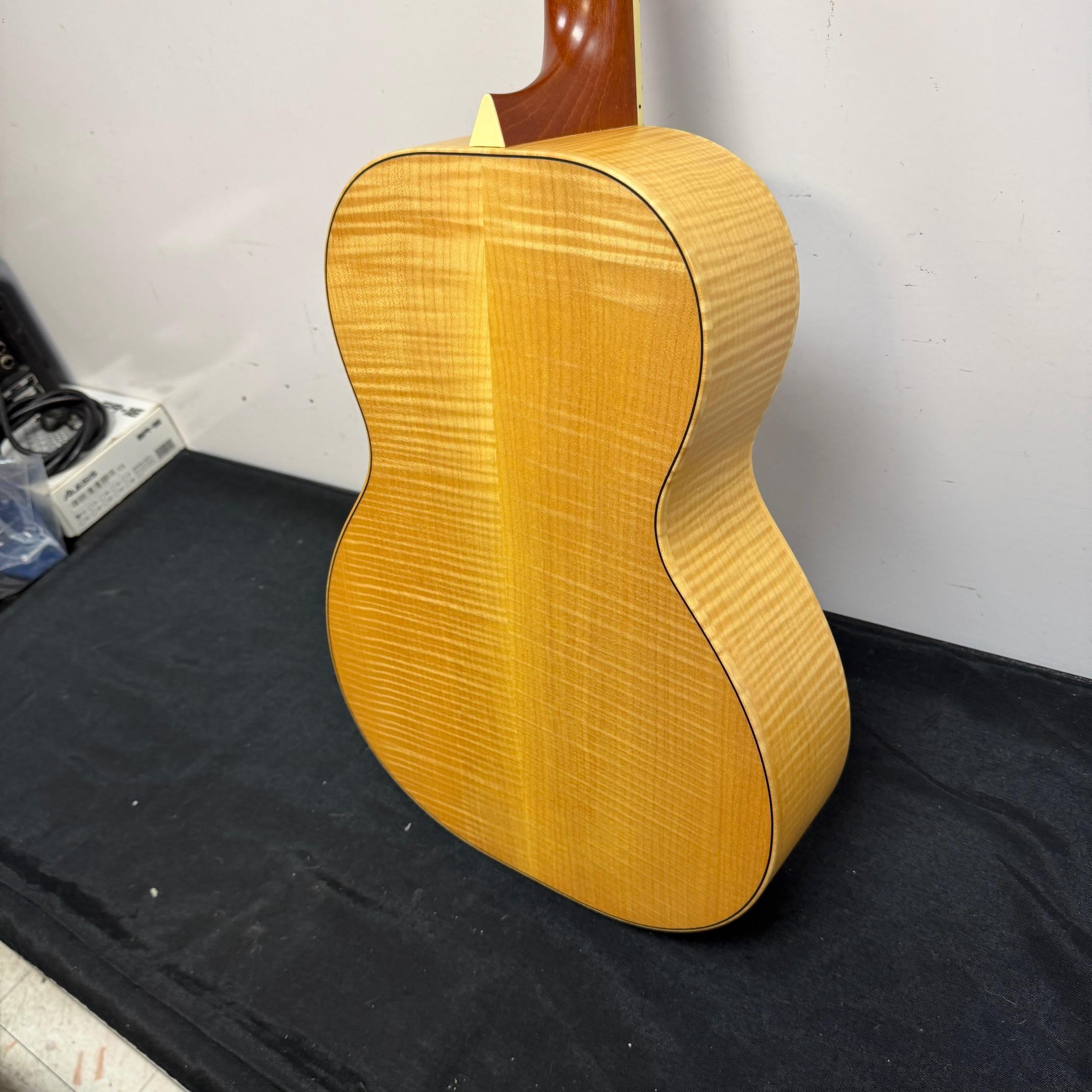 Used Larrivee O-01 Parlor Guitar Maple Special Edition Acoustic Guitar with Case Flame Maple 2003 - Image 19